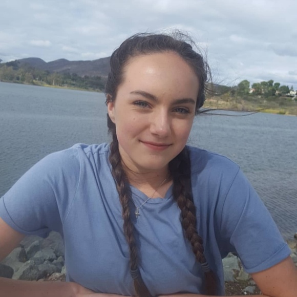 Meet your Posher, Alanis - Picture 1 of 4